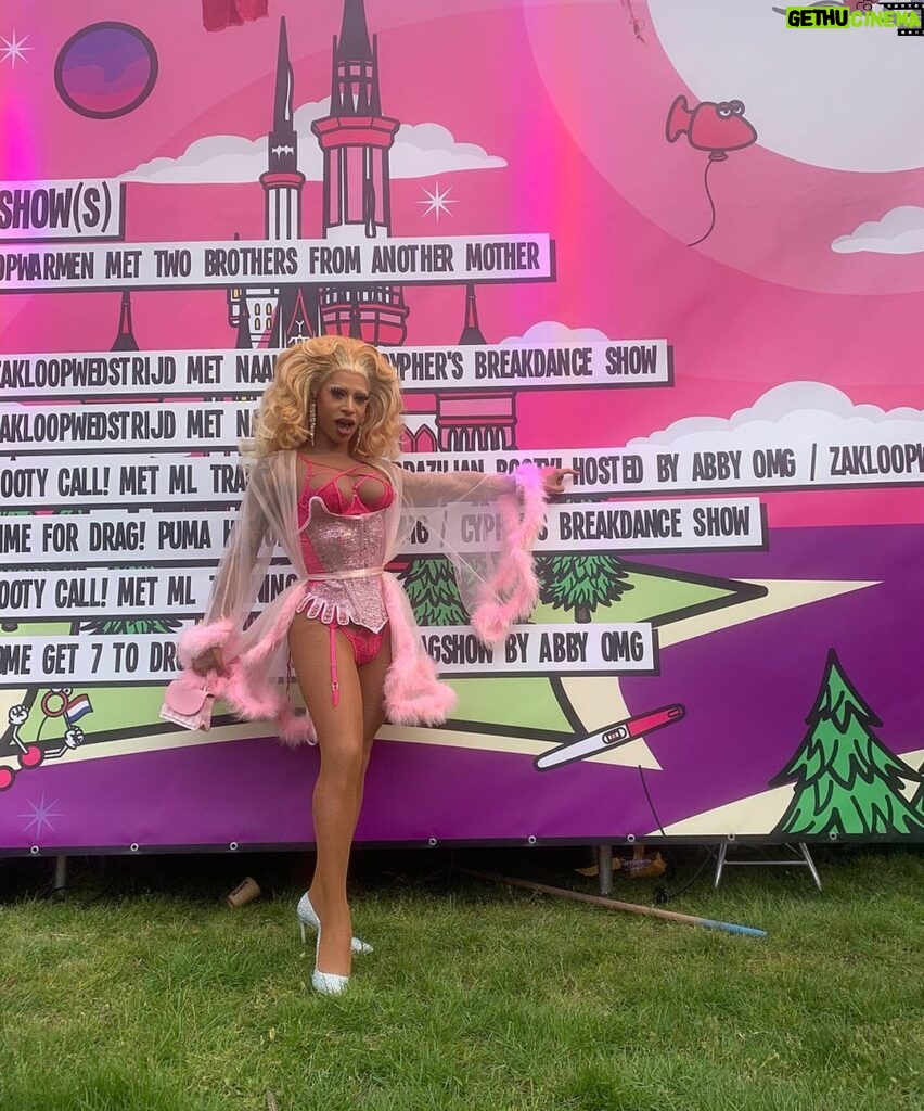 Miss Abby OMG Instagram - Festival season can start now!💖 Hosted by Abby EVERYWHERE!😍 Booked and blessed thanks to @thedragagency 🥰👏🏽 Outfit: @hunkemoller Hair: @baehmbaehmwigs #missabbyomg #hostedbyabby #abbyomg #neppaneppa #neppaneppawijf #pink #festival #festivalfashion #boobs SMÈRRIG