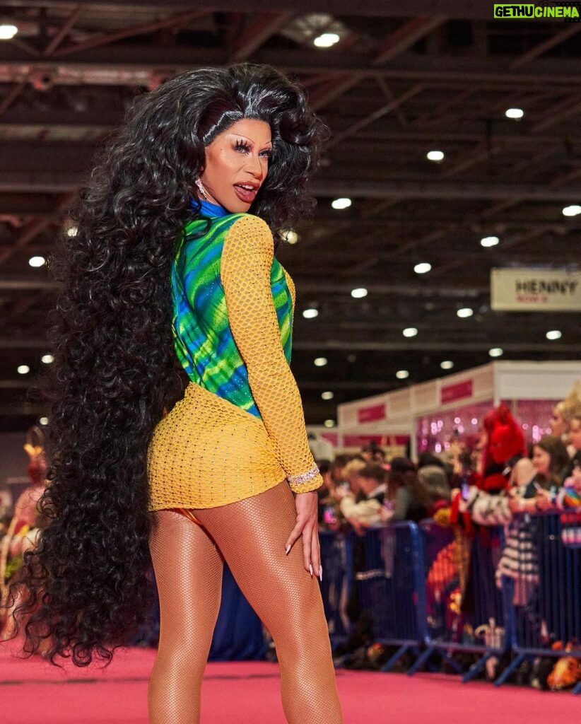 Miss Abby OMG Instagram - Brazilian HAIR!!!🇧🇷💚💛💙🤍 @rupaulsdragcon thank you for having me and my brazilian sisters!!! We had the time of our life! Thank you all the fans that showed up to our booth @brazilianroyaltea !!! 🙏🏽🥺 Stunnin pic: @stunnin.mag @cyrieljacobs Hair: @pjmhair.nl Outfit: @the_drag_room Makeup: @nyxcosmetics_benelux @fentybeauty #brazilianroyaltea #missabbyomg #hair #brazilian #dutch #queen #dragqueen #pinkrunway #dragconuk Excel London Exhibition Centre