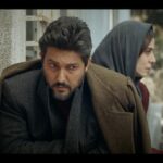 Mohammad Shayesteh Instagram - 🎥 اگر فرض کنیم تو الان از تاریکی نمی ترسی، من به نظرت آشنام یا غریبه؟ تیزر قسمت چهاردهم «می خواهم زنده بمانم» منتشر شد . قسمت چهاردهم سریال «می خواهم زنده بمانم» را از فیلیمو ببینید. آیا مفتاح زنده شد؟ هما حقی به حرف‌های امیر شایگان اعتماد می‌کند؟ . حامد بهداد، سحر دولتشاهی، پدرام شریفی، علی شادمان، آناهیتا درگاهی و مهران احمدی با هنرمندی آزاده صمدی، امیر نوروزی، مهدی حسینی نیا، فرید سجادی حسینی و بابک کریمی با حضور افسانه چهره آزاد، عزت مهرآوران، محمدرضا مالکی، بهرام ابراهیمی، ناهید مسلمی، مهدی صباغی و بهاره کیان افشار بازیگران این سریال پرماجرا هستند. . سریال «می‌خواهم زنده بمانم» به کارگردانی شهرام شاه‌حسینی و تهیه‌کنندگی محمد شایسته هر دوشنبه ساعت ۸ صبح از فیلیمو پخش می‌شود. . ساخت تیزر: مسعود رفیع زاده . ‏@filimocom ‏@iwanttoliveseries