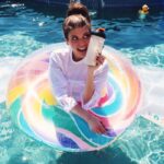 Molly Tarlov Instagram - Used to be actual candy around my stomach but now it's just a floatie! 🍬🙊 I am slowly but surely getting my fall body on fleek!!! #310shake tastes just like candy but is only 90 calz. Speaking of which, @310nutrition has a 40% off sale goin on and free shipping if you use "310preferred" at checkout. Pool not included ☺️🏊🏼‍♀️🍭#healthyfood #cleaneating #ad Hollywood Hills