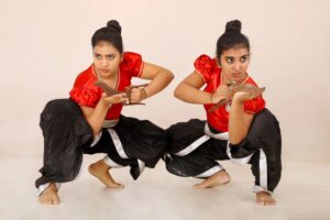 Monisha Vijay Instagram - Sisters in battle with the oldest martial art⚔️
.
.
#kalaripayattu #katara
#katar #kalari
#kalaripayattumartialarts #kalaripayyatu #kalarippayattu #sword #sheild #swordfight #martialarts #martialartist #martialartphotography #martialartstraining #superwoman #supergirl #selfdefense #fight #supersisters #selfdefenseforwomen #selfdefensetraining #ethirneechal #ethirneechalserial #suntv #photooftheday #silambam #velu #kick