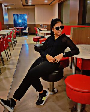 Monisha Vijay Instagram - For all the doors they slammed on us, we're coming to buy the building! 
.
.
#ethirneechal #ethirneechalonsuntv #ethirneechalserial #suntv #badass #badassedit #instagood #instapost #instagood #instafashion #instapose #fashionmodel #black #blackdress #dharshini #instacool #instaphoto #monishavijay