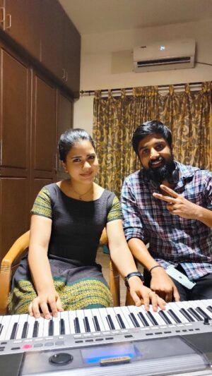 Monisha Vijay Instagram - Here comes our next Jam🎶🎹
.
.
#ethirneechalactor #ethirneechalserial #ethirneechal #ethirneechalonsuntv #suntv #jamming #music #venmathi #venmathivenmathiye #pianocover #piano #pianomusic #singer #musician #keyboard #keyboardist #vocal #keyboardcover #behindthescenes #suntvserial #harisjayaraj #madhavan #trendingreels #trending #reelsinstagram #reelsexplore #suntvserials