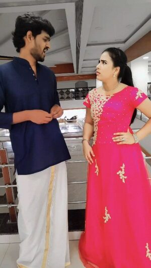 Monisha Vijay Instagram - Pov: When you irritate Karikalan😂
@karikalan_vimal

#karikalan #ethirneechalserial #ethirneechal #ethirneechalactor #suntvshows #suntv #reelsinstagram #reelitfeelit #reels #trendingreels #ethirneechaldharshini #ethirneechalonsuntv #actor #comedyvideos #funnyreels #funnyreels #comedyreels