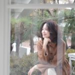 Moon Ji-Ae Instagram - #soldout 올해 생활명품애가 준비한 마지막 의류입니다. 언젠가 꼭 해보고 싶었던 코트예요. 최고의 소재를 선택했고, 좋은 소재가 돋보이는 담백한 디자인을 적용했습니다. 과장된 디자인 요소를 몇 번이고 덜어내 심플하게 마무리 했으니까요. 저희의 이익을 줄여 합리적인 가격대를 지켜내기 위해 노력했습니다. 아쉽게도 이번엔 많은 수량을 준비하지는 못 했습니다. 마음에 꼭 드는 겨울코트가 필요하신 분께 잘 도착하길 바랍니다. 🏷️오늘 밤 9시 #생활명품애