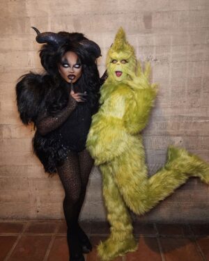 Morgan McMichaels Instagram - BAH HUMBUG !! 

Two baddies doing two baddies , @theonlymayhem and I got to play villains for the first time ever 😂 at @iephilipbailey SANT-A-SHE’S this past Saturday at @livenation Riverside Municipal auditorium. Mayhem with her legendary @rupaulsdragrace KRAMPUS and myself as @thegrinch !!! I love love love these pics !!!