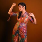 Mrunmayee Deshpande Instagram - 🤎 . . . . . @nehachaudhary_ Outfit: @amroodindia Makeup: @sujatakadam_ Hairstyle: @snehakelkar906 Pic: @sarrikaaaaaa