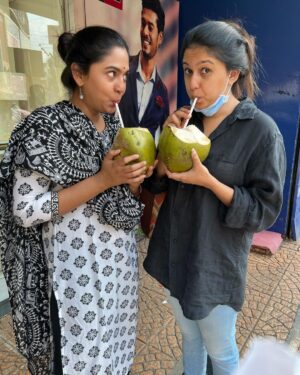 Mrunmayee Deshpande Instagram - Feels like old times on Laxmi road 😉

#sister #love #love #happy #siblings