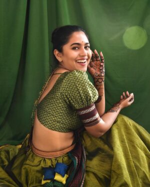 Mrunmayee Deshpande Instagram - ❤️

@k2fashioncloset @ketaki_ashish @sarrikaaaaaa 
.
.
.
.
.
.
#fashion #style #love #instagood #like #photography #beautiful #mrunmayeedeshpande #mehndi #mehendidesign