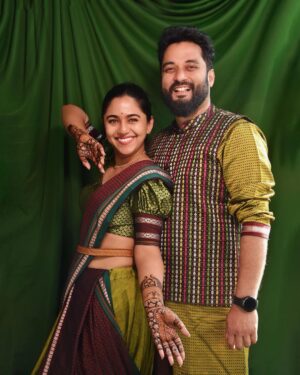 Mrunmayee Deshpande Instagram - मेहंदी पासून सुरु करूया :) 
#SwaG #lafdi
.
.

Wedding outfit styling - 
@ketaki_ashish @stylebyk2
Phaotography - @sarrikaaaaaa 
Mrunmayee Wardrobe - @k2fashioncloset 
Swapnil’s Wardrobe - @k2fashioncloset 
Aesthetics and Skincare @thefacestudio.in @_prajakta.kulkarni_
#gautugotmarried #wedding #weddingphotography #weddingstyle #glam #indianwedding #desi #design