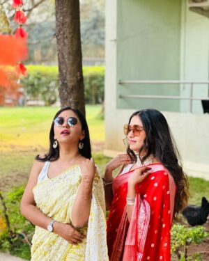 Mrunmayee Deshpande Instagram - #sisters #funtimes #engagement 
Pc - @swanandtendulkar