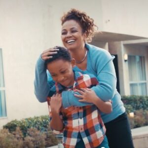 Mylo Uschold Instagram - Hugs from @kimfieldsofficial how special it was! #kimfields #actorslife