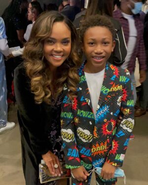 Mylo Uschold Instagram - Red Carpet Event for @mylothekid #hollywood #redcarpet #kidstar @aholidaychancethemovie @mannyhalley @aminjoseph @tobiastruvillion @jmeeksofficial @realleal @londonondatrack @johnellxyoung @chinesetheatres @carriebernans