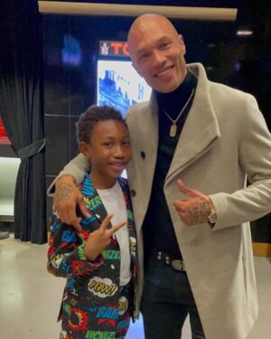 Mylo Uschold Instagram - Red Carpet Event for @mylothekid #hollywood #redcarpet #kidstar @aholidaychancethemovie @mannyhalley @aminjoseph @tobiastruvillion @jmeeksofficial @realleal @londonondatrack @johnellxyoung @chinesetheatres @carriebernans