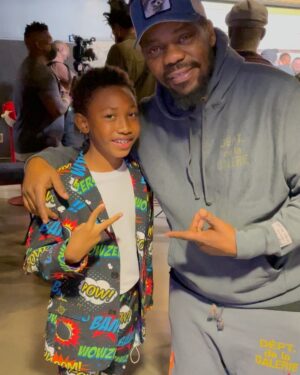 Mylo Uschold Instagram - Red Carpet Event for @mylothekid #hollywood #redcarpet #kidstar @aholidaychancethemovie @mannyhalley @aminjoseph @tobiastruvillion @jmeeksofficial @realleal @londonondatrack @johnellxyoung @chinesetheatres @carriebernans