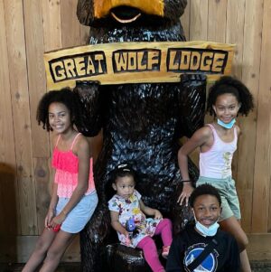 Mylo Uschold Instagram - Having a ball with my cousins