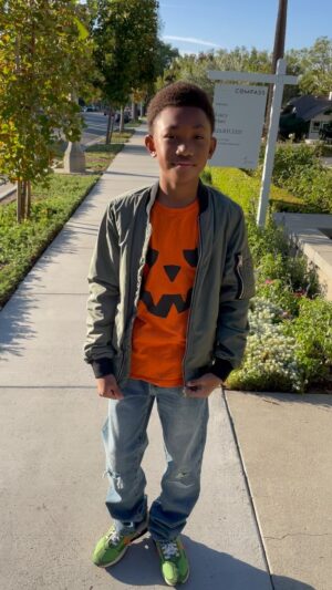 Mylo Uschold Instagram - Unity Day 🧡
PLEASE STOP BULLYING 
🎃 scaring the bullies away 

ORANGE is to show unity for kindness, acceptance, and inclusion and to send a visible message that no child should ever experience bullying.