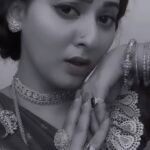 Nabanita Malakar Instagram - Bahon mein chale aao🖤🤍🖤 #zeebangla #newlook #newyear #happynewyear #happynewyear2024 #happiness #peace #thankyougod #newlook #zeebangla #trending #trendingreels #trendingsongs #trend #instagram #instagood #instadaily #nabanitamalakar #nabanitamalakar09 #nabanitamalakarofficial #nabanitamalakardoyel