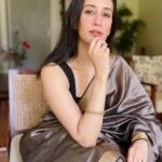 Namita Dubey Instagram - All kinds of discussion are hereby decimated because mummy’s saree >>>>🫶🥹