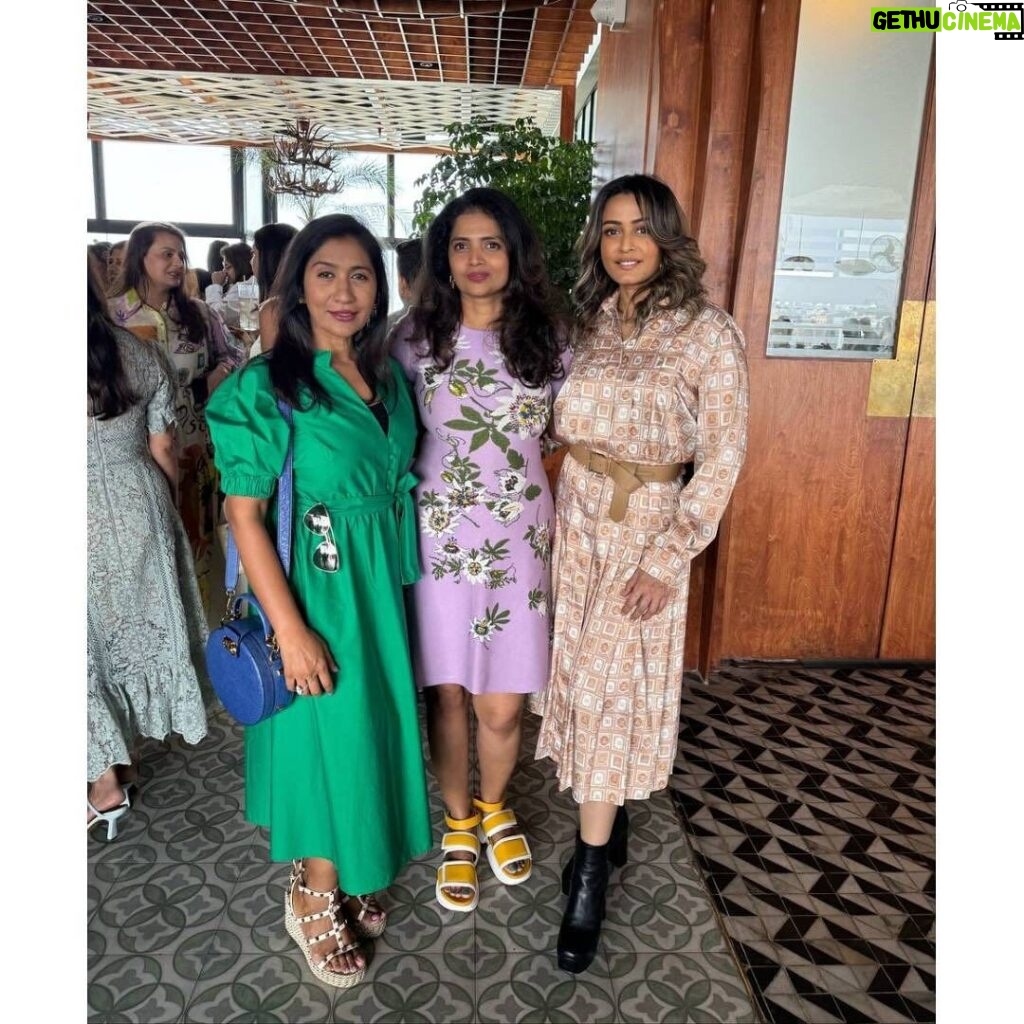 Namrata Shirodkar Instagram - A day out with the ladies, brunching in style, and wishing @iamsswathi the happiest of birthdays and lots of love! 🩷🌸🥳 @sudhareddy.official @deeptireddyofficial @parvathi_reddy_nukalapati_ @dkshruti