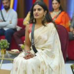 Namratha Gowda Instagram - It is impossible to do something good or accomplish an important task without encountering some problems or making some sacrifices!! @colorskannadaofficial @officialjiocinema Styling: likitha_suresh Wardrobe: @attitude_designer_studio #bbk10 #biggboss #season10 #colorskannada #jiocinema #namarathagowda #relentkreationz