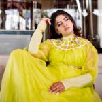 Namratha Gowda Instagram - If you are capable of seeing opportunities & foreseeing the problems, life becomes easier!!🤗💫 @colorskannadaofficial @officialjiocinema #bbk10 #biggboss #season10 #colorskannada #jiocinema #relentkreationz #namrathagowda #throwback