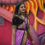 Namratha Gowda Instagram - Love for Saree is never ending! Saree:@dhavala_weaveyourstory_ Blouse & styled by: @likitha_suresh_ @colorskannadaofficial @officialjiocinema #bbk10 #biggboss #season10 #colorskannada #jiocinema #relentkreationz #namarathagowda #nammu