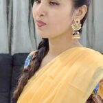 Nanditha Jennifer Instagram - Moves without expression is 😕 . . #expression #smile #cute #beautiful #viralreels #viral #prabhudeva #song #trending #reels #vidyasagarmusic #shankarmahadevan #sujatha #instagram #instareels #jenniferr252reels #thankyou #jesus
