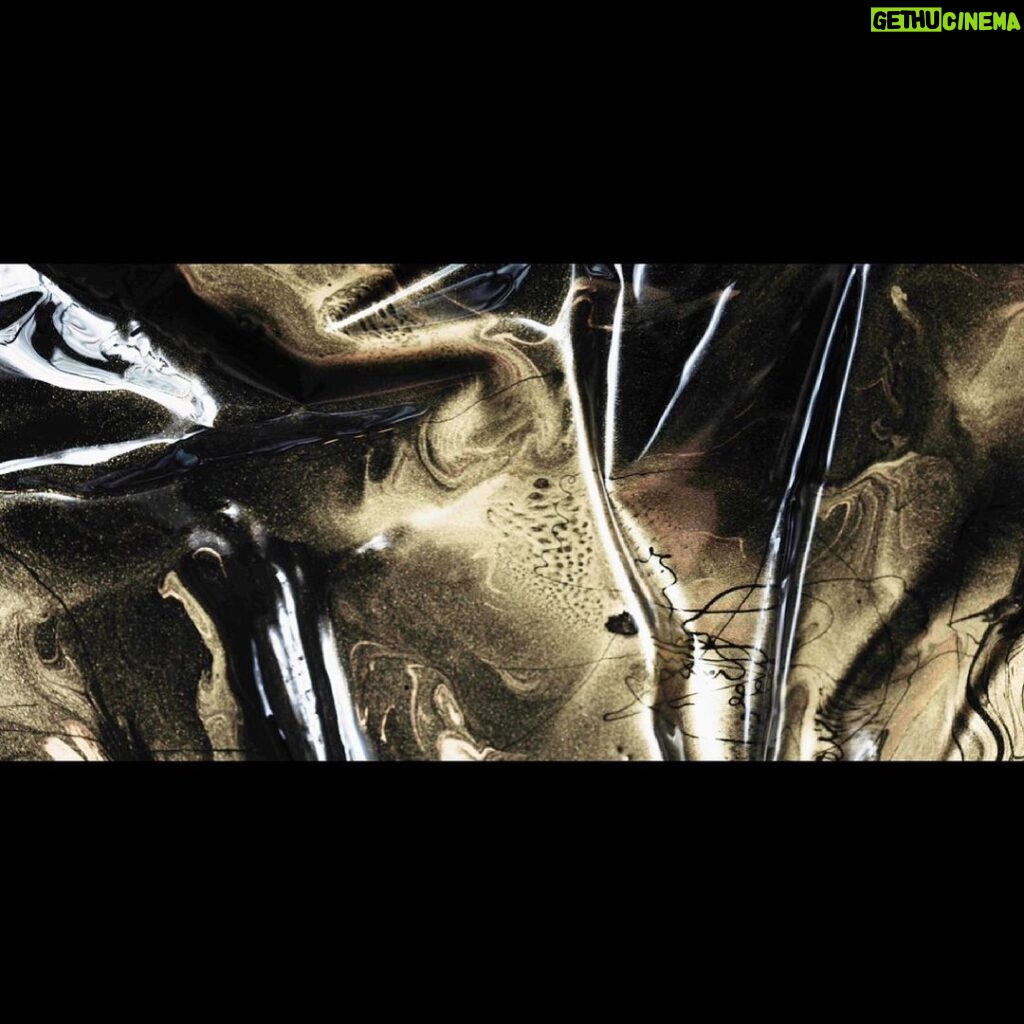Nando Pradho Instagram - “A arte lava da alma a poeira da vida cotidiana” (Pablo Picasso) @qrsmartpeople @kadofineart #liveart #macrophotography #art #abstractart #design #pinturaabstrata #abstractsculpture #abstractphoto #artgalery #fotoabstrata #arte #sculpture #escultura #decoração #musica #sax #selmer #tenorsaxophone #music #musiclive #saxophone