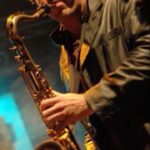 Nando Pradho Instagram - Há exatos 30 anos (😱) esse se tornava meu primeiro instrumento de trabalho! Aos 14 comecei a dar aulas de sax em 2 escolas e gravei muuuitos solos em discos de pagode nos anos 90! Obrigado #adolphsax por inventar esse instrumento incrível 🙏🏼🎷❤️ . #sax #saxophone #musica #saxplayer #saxofonista #music #art #arte #instagood #instadaily #instamood #instaart #instagram