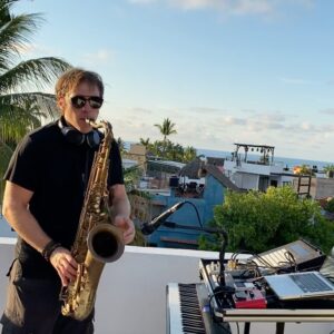 Nando Pradho Instagram - @ozsayulita @qrsmartpeople 
.

#sax #selmer #tenorsaxophone #music #musiclive #art #saxophone #arte #musica