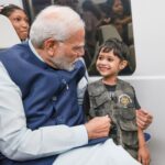 Narendra Modi Instagram - A Metro journey made even more special by these amazing co-passengers!