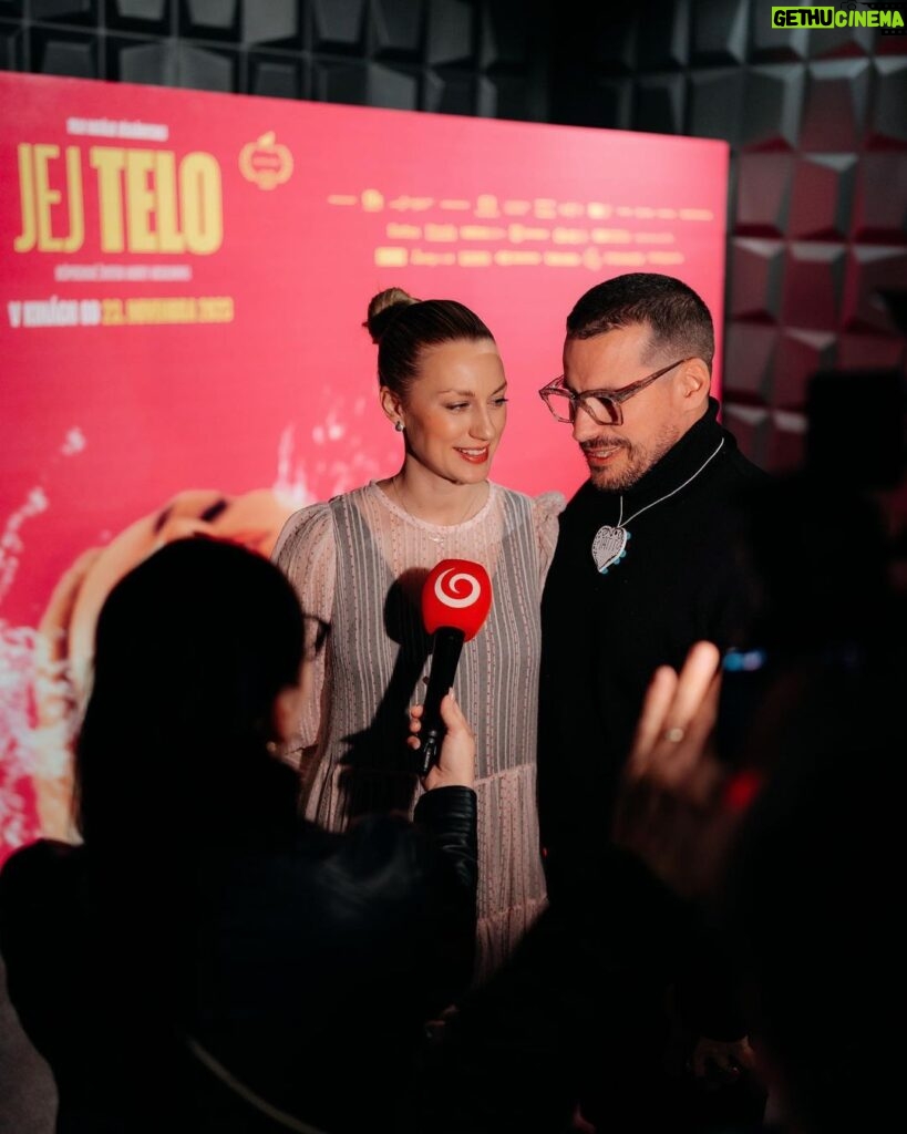 Natalia Germani Instagram - Do tretice všetko dobré a touto bratislavskou premiérou @jejitelo ukončujeme našu tour, no verím že film si ešte po svete ešte pocestuje. Ďakujeme za všetku podporu✨✨ Na sebe mám úžasný hodvábny model od @patrikhaaz Pri sebe mám úžasného modela @martinvalihora ❤❤✨