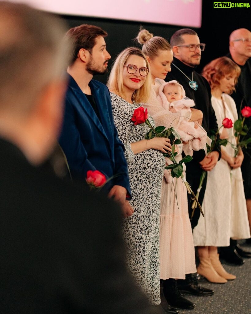 Natalia Germani Instagram - Do tretice všetko dobré a touto bratislavskou premiérou @jejitelo ukončujeme našu tour, no verím že film si ešte po svete ešte pocestuje. Ďakujeme za všetku podporu✨✨ Na sebe mám úžasný hodvábny model od @patrikhaaz Pri sebe mám úžasného modela @martinvalihora ❤❤✨