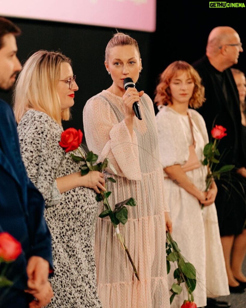 Natalia Germani Instagram - Do tretice všetko dobré a touto bratislavskou premiérou @jejitelo ukončujeme našu tour, no verím že film si ešte po svete ešte pocestuje. Ďakujeme za všetku podporu✨✨ Na sebe mám úžasný hodvábny model od @patrikhaaz Pri sebe mám úžasného modela @martinvalihora ❤❤✨