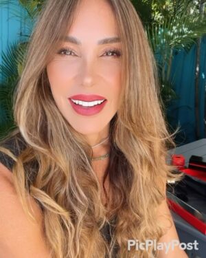 Natalia Streignard Instagram - Afónica y todo me puse toda arregladita para agradecer mis regalitos!!!!