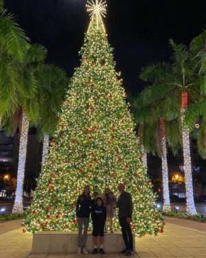 Natalia Streignard Instagram - Feliz Navidad ... y muchisimas felicidades para este año que esta por venir... que el 2021 venga cargado de cosas lindas y de mucha salud para poder disfrutarlas.... desde Miami les envia toda mi familia muchas felicidades!!!!❤️❤️❤️