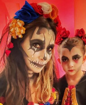 Natalia Streignard Instagram - Nuestro halloween encuarenteneados.... al mal tiempo buena cara y aqui la pasamos con los vecinos BUENISIMO!!!