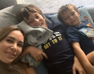 Natalia Streignard Instagram - Y asi dormi anoche y asi me levante! En un bordecito Casi cayendome de la cama pero mas RIIIIIICOO!!!! Jajajajjajjajaja mis principes son calenticos❤️❤️❤️❤️❤️❤️