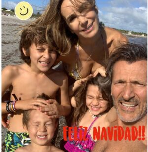 Natalia Streignard Instagram - Feliz Navidad!!!!! Que Dios los bendiga y les llene de felicidad!!! Son mis deseos para todos uds!!!! ❤️❤️❤️❤️❤️ en familia la vida es mas sabrosa...