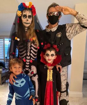 Natalia Streignard Instagram - Nuestro halloween encuarenteneados.... al mal tiempo buena cara y aqui la pasamos con los vecinos BUENISIMO!!!