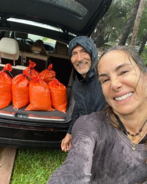 Natalia Streignard Instagram - Listos para el aguacero!!! Precaución a todos por ahí! ❤️❤️❤️