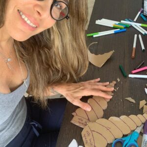 Natalia Streignard Instagram - Mi segunda piñata!!!!! Y muy orgullosa se las presento! Aqui consintiendo a mi princesa en su cumple!