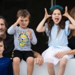 Natalia Streignard Instagram - #frontporchproject y Eva Marie Uzcategui lograron el milagro de las fotos tan bellas ... Claudia y Diego los de la idea maravillosa de tener este recuerdo para la historia y el grupo somos todos o casi todos los culpables de que esta cuarentena sea tan divertida..! Definitivamente tener amigos es lo maximo y mas si son tus vecinos... al mal tiempo buena cara... cuarentena feliz!!!!! Vecinos los quierooooooo...!❤️