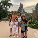 Natalia Streignard Instagram - Family time!!!! Saliendo de Volcano bay… mas que remojada y cual niños lanzándonos de cuanto tobogán existe!!! … que rico disfrutar con los chamos…!!! ❤️❤️❤️❤️❤️❤️