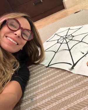 Natalia Streignard Instagram - Hola por aqui reportandome, ya hoy NEGATIVA al fin….! 6 dias estuve con Covid… y en el@encierro aproveche y le hice la piñata a Gianni! Al menos la cuarentena fue fructífera… jajajajjajajaj que tal? Hoy cumple 5 mi bambam..!!! Puro love ❤️❤️❤️❤️❤️❤️❤️❤️❤️❤️❤️