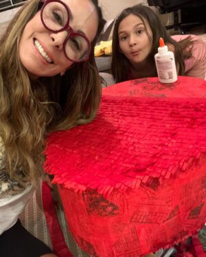 Natalia Streignard Instagram - Hola por aqui reportandome, ya hoy NEGATIVA al fin….! 6 dias estuve con Covid… y en el@encierro aproveche y le hice la piñata a Gianni! Al menos la cuarentena fue fructífera… jajajajjajajaj que tal? Hoy cumple 5 mi bambam..!!! Puro love ❤️❤️❤️❤️❤️❤️❤️❤️❤️❤️❤️