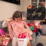 Natalia Streignard Instagram - Y empieza la navidad con los@regalos mas hermosos y sentidos que he recibido hasta ahora! Mi querida Nicole siempre tu…. Hermosa gracias por tanto! Eres la mejor!!! Jajajjajaj …. Buon Natale..!! ❤️❤️❤️❤️❤️❤️❤️❤️❤️❤️❤️❤️❤️❤️
