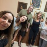 Natalia Streignard Instagram - A los que esten por Mariemont les invito a la exhibitinon que da MI HERMANA …. La otra artista de la Familia.!!! La que esta al lado de mi en la foto! ❤️❤️❤️ Mariemont, Ohio