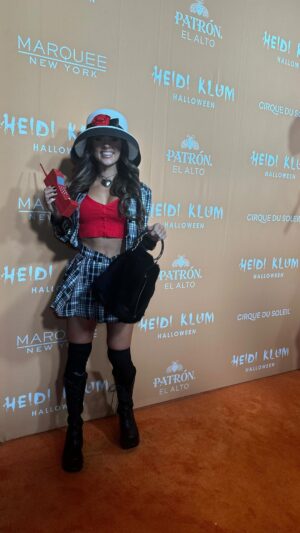 Natalie Negrotti Instagram - Heidi Klum’s halloween party last night was incredible 🦚☎️

•
#heidiklum #heidiklumhalloween2023 #heidiklumhalloween #nyc #clueless #nychalloween